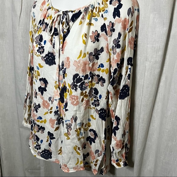 Lucky Brand White & Multicolor Floral-Print Peasant Tie Neck Crepe Blouse - Picture 9 of 16